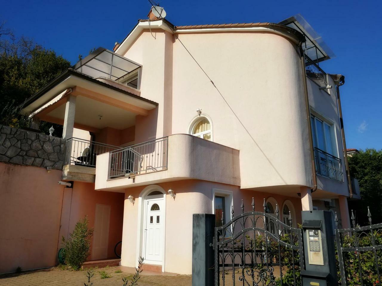 Apartment Mihaela *