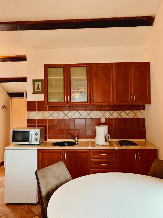 Mihaela Apartment